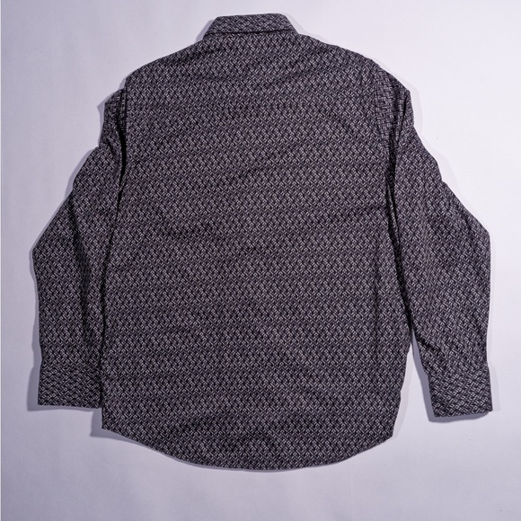 Stylish Black and White Patterned Men's Shirt - Picture 4 of 4